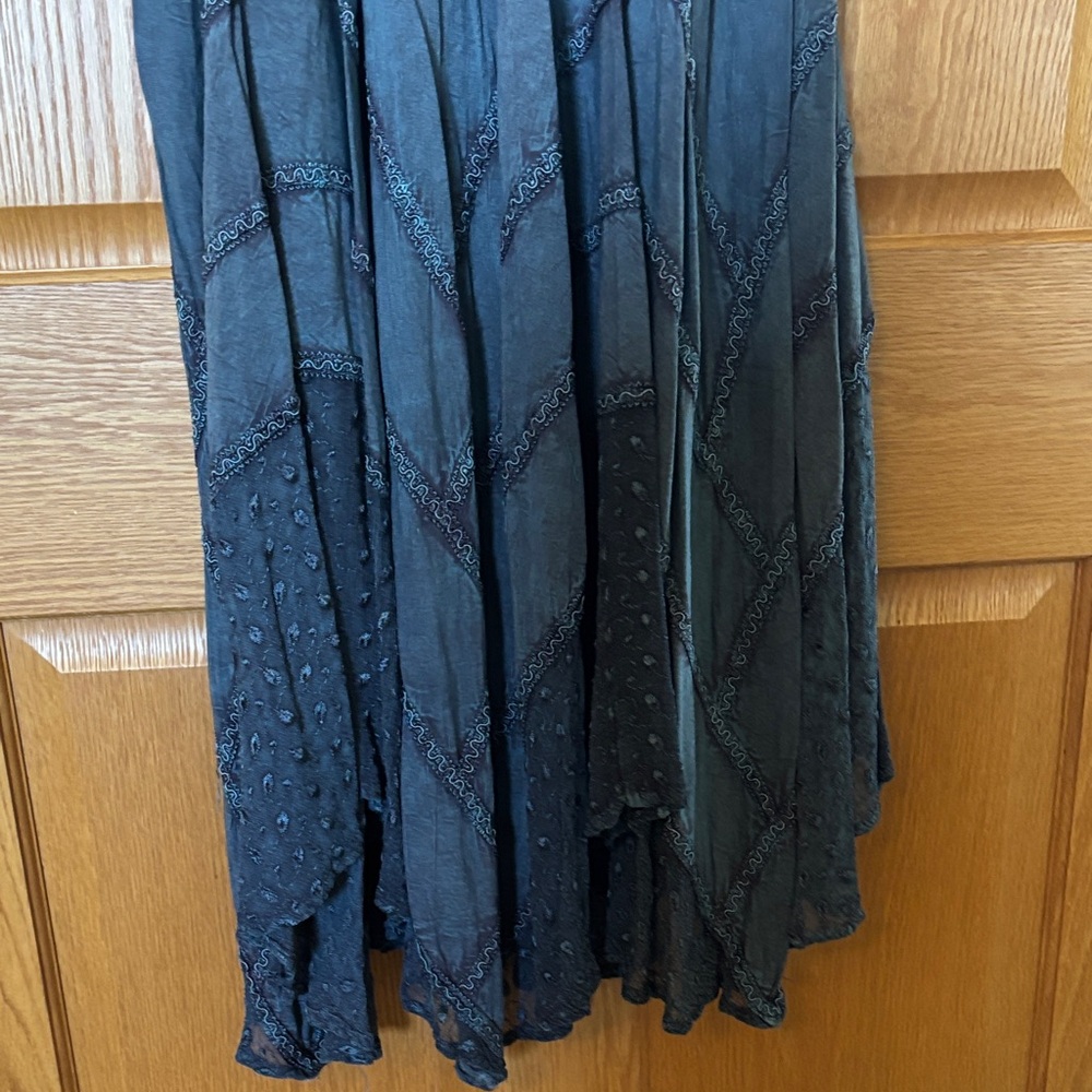 Sleeveless Blue Maxi Dress with Lace Bodice - Picture 5 of 8